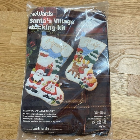 Vintage Leewards Santa’s Village Stocking Kit NEW Parent Child Santa Mrs Claus - Picture 2 of 4